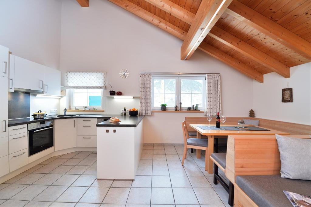 Kuchyň nebo kuchyňský kout v ubytování Haus im Wäldle