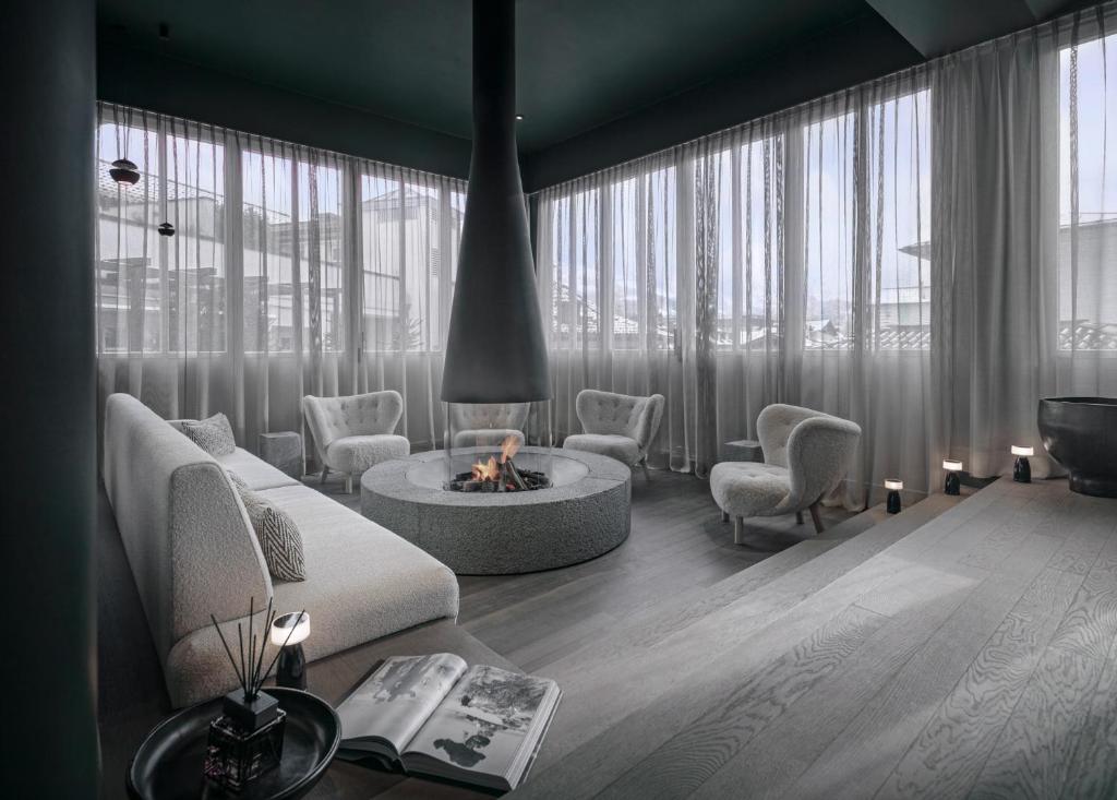Posezení v ubytování Hotel Weisses Roessl