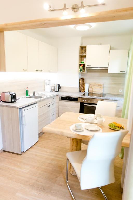 Kuchyň nebo kuchyňský kout v ubytování Wohnung am See
