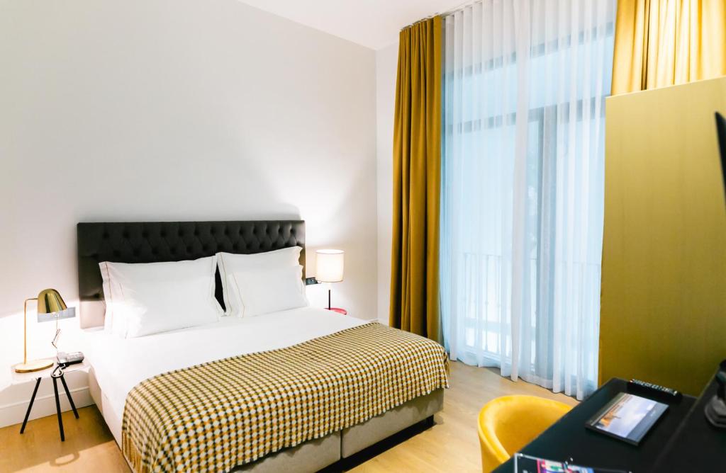 A bed or beds in a room at Joya del Casco Boutique Hotel by Shiadu