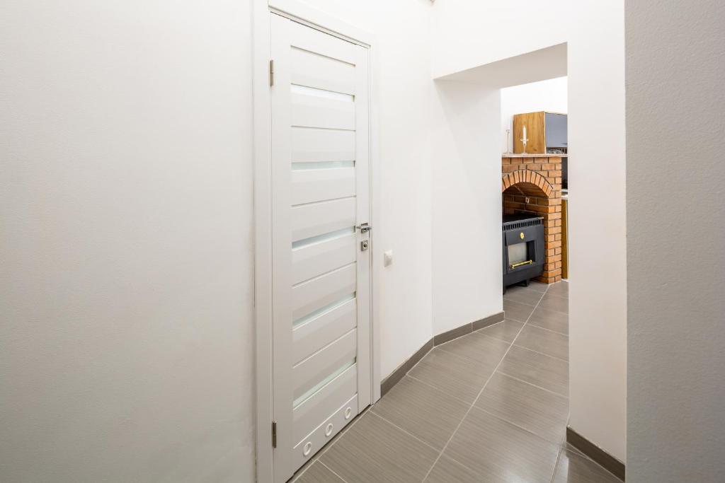 BV Apartments Black and White - Studio Apartment