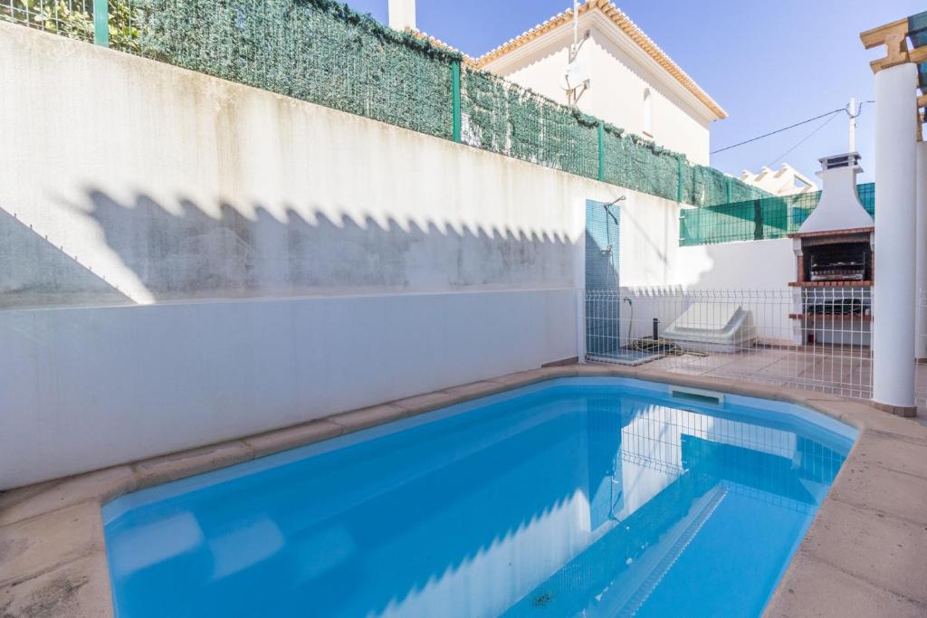 Bazén v ubytování Villa Amoreira by ALGARVEMANTA nebo v jeho okolí