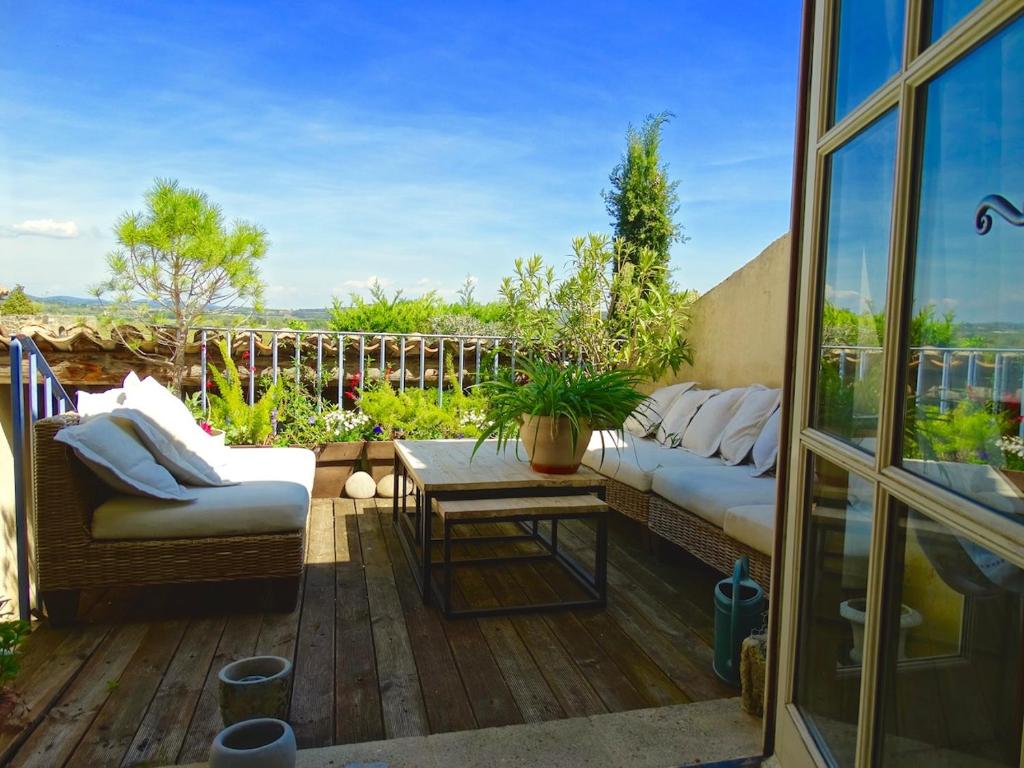 Balkón nebo terasa v ubytování Un Patio en Luberon