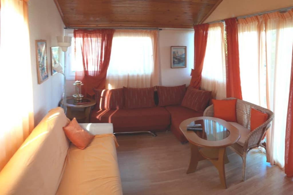 A seating area at Sea 'n' Sun