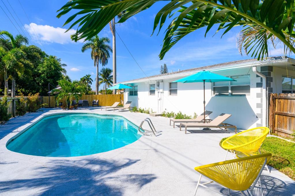 Luxury Casa 4 Bedrooms with Pool & Game Room 15 mins to Ocean - Housity