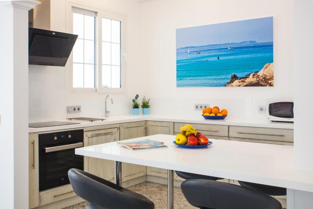 Kuchyň nebo kuchyňský kout v ubytování Beach House Sa Torre