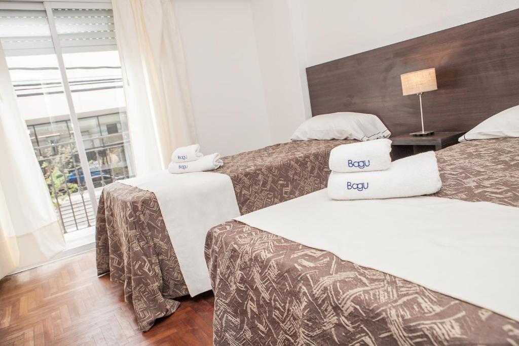 Una cama o camas en una habitación de Bagu Santander Hotel