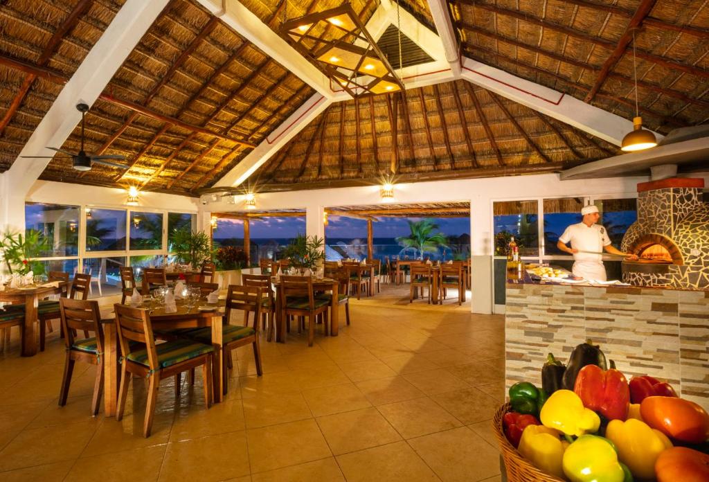 Um restaurante ou outro lugar para comer em Krystal Cancun