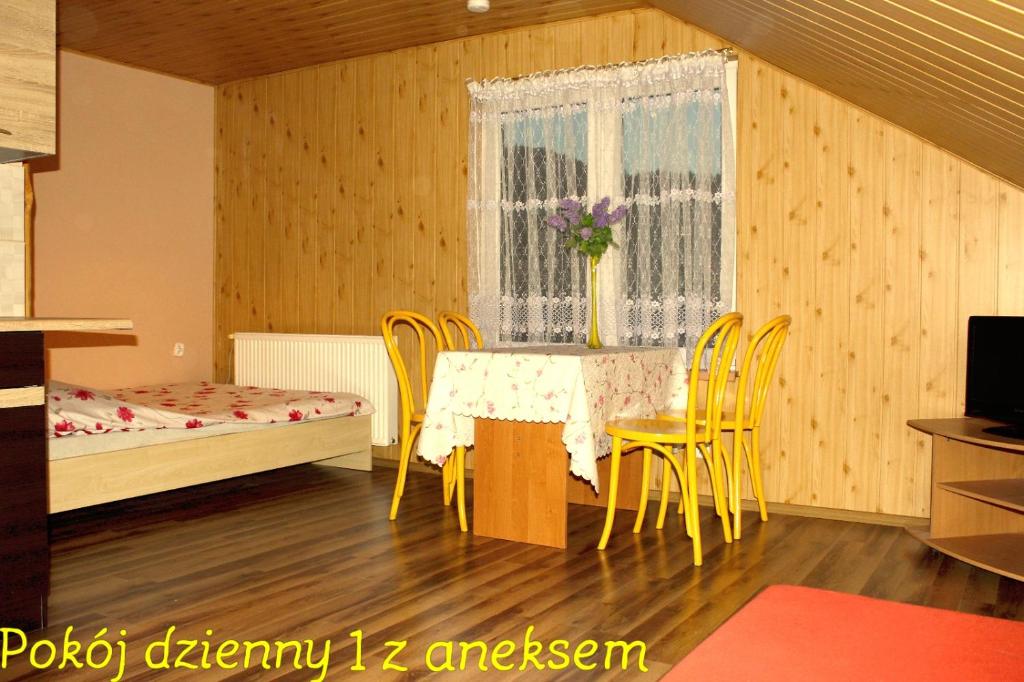 Posteľ alebo postele v izbe v ubytovaní Pati Apartament Słonko