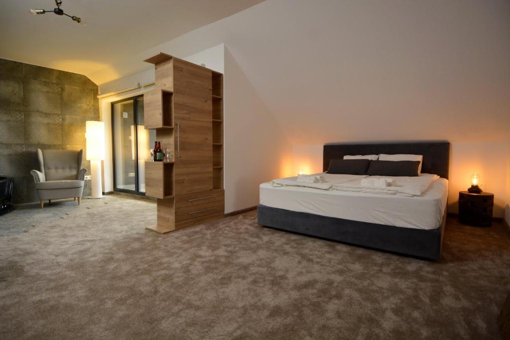 Ένα ή περισσότερα κρεβάτια σε δωμάτιο στο Ludwig Hotel