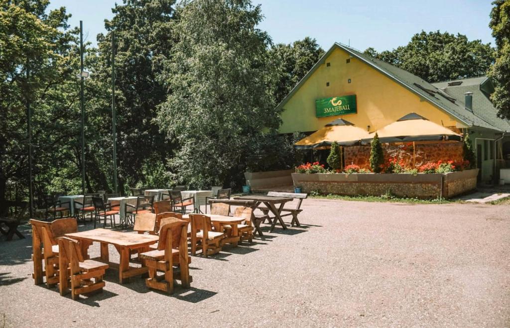 Nhà hàng/khu ăn uống khác tại Zmajevac Fruska Gora