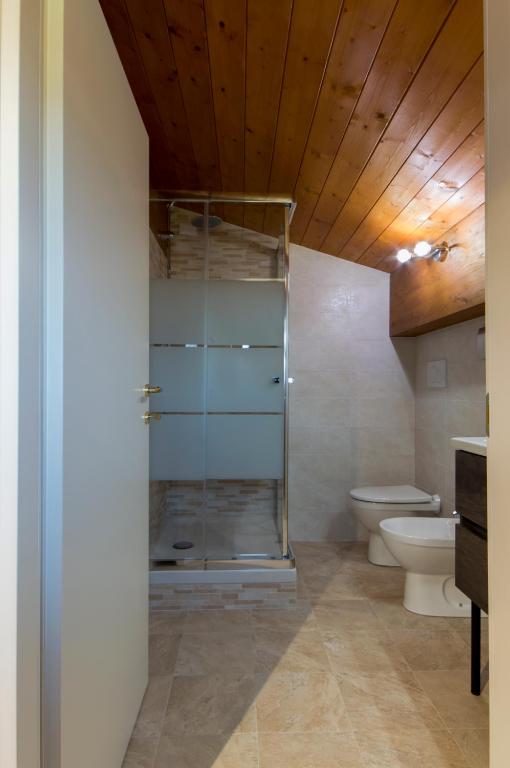 A bathroom at El Canfin