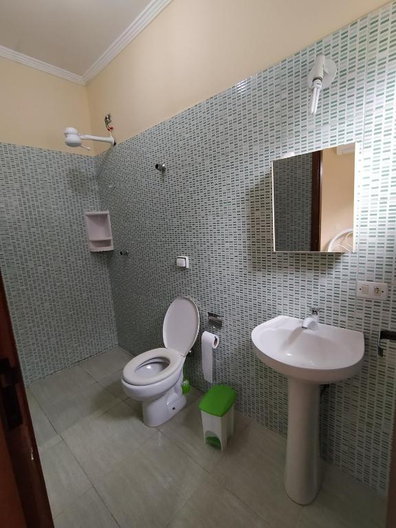  Casa com piscina próximo a Maranduba