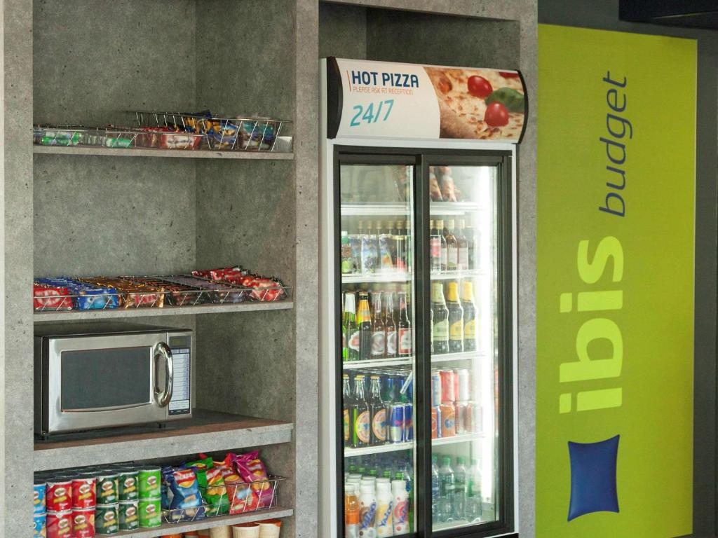 Supermarket nebo jiné obchody v  hotelu nebo okolí