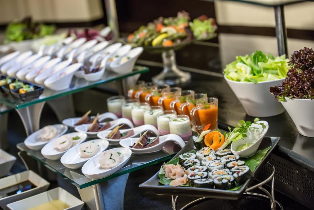 Sunday Hotel Holiday international Dubai - Resim 42