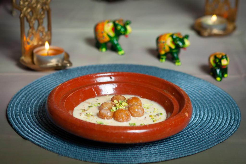 Sunday Hotel Holiday international Dubai - Resim 40