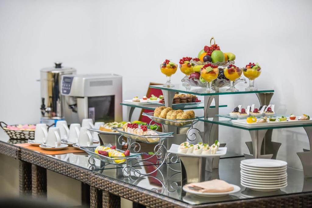 Sunday Hotel Holiday international Dubai - Resim 44