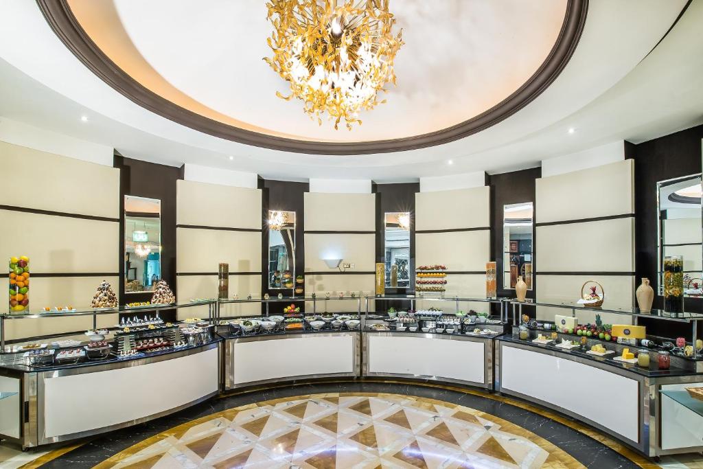 Sunday Hotel Holiday international Dubai - Resim 8