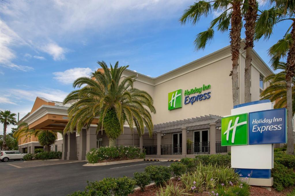 a rendering of a holiday inn express hotel at Holiday Inn Express Jacksonville Beach, an IHG Hotel in Jacksonville Beach