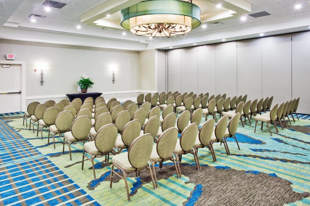 Crowne Plaza Charleston by IHG photo