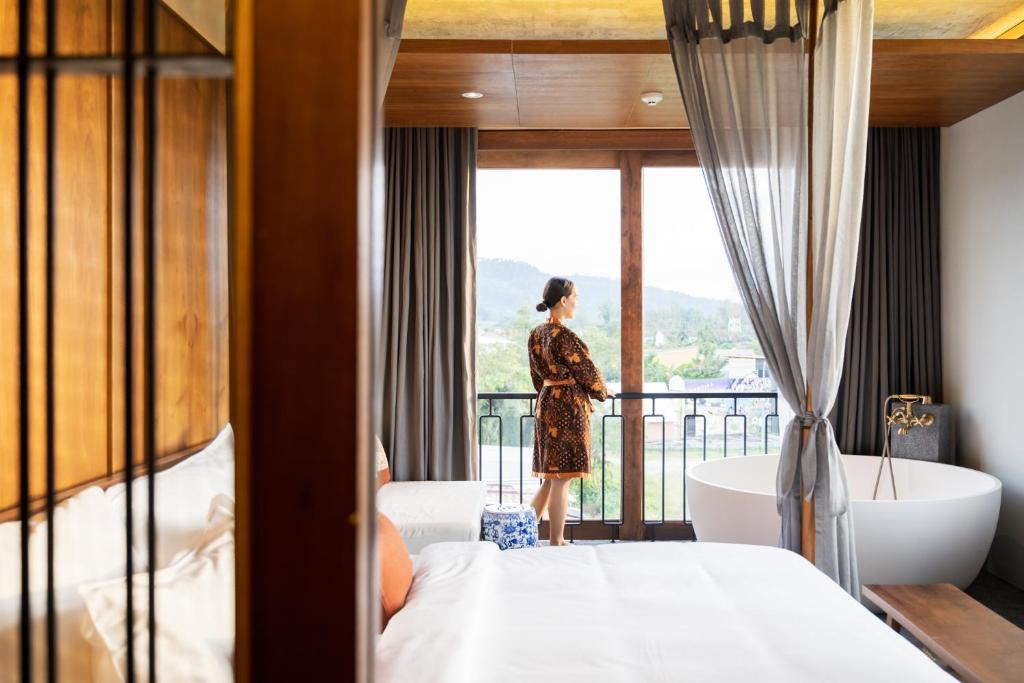 Postel nebo postele na pokoji v ubytování Hotel Gahn Khaolak