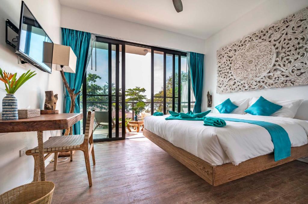 Postel nebo postele na pokoji v ubytování By The Sea Koh Mak Boutique Guesthouse