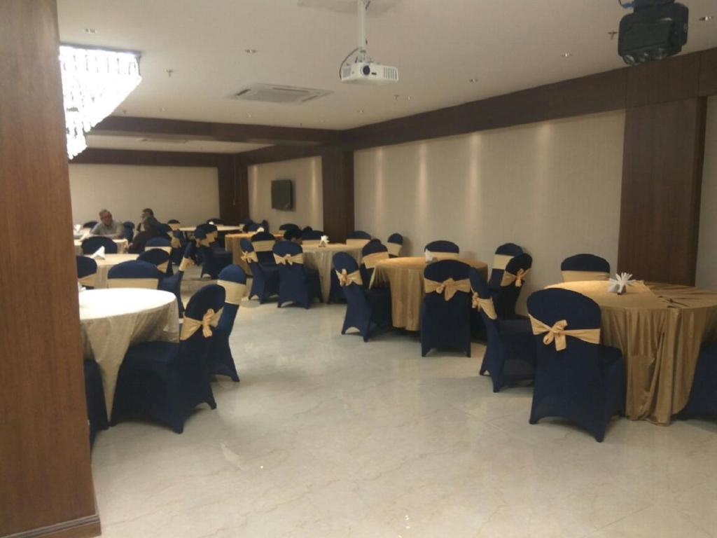 Konferenční prostory v ubytování Hotel Picasso Paschim Vihar Delhi - Couple Friendly Local IDs Accepted