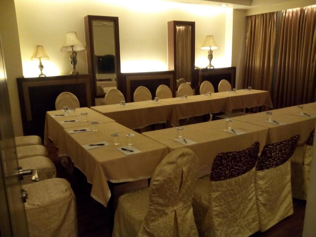 Konferenční prostory v ubytování Hotel Picasso Paschim Vihar Delhi - Couple Friendly Local IDs Accepted
