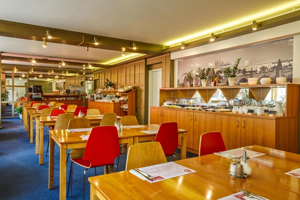 Restauracja lub miejsce do jedzenia w obiekcie Charles Central
