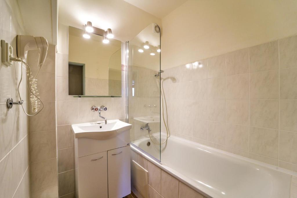 Charles Central - Resim 11