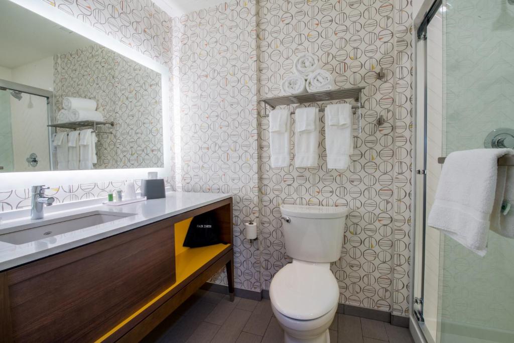 
Premium Queen Room with Two Queen Beds
