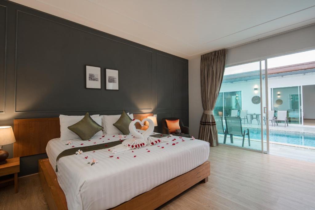 Postel nebo postele na pokoji v ubytování Phuket La Siesta Pool Villas & Pool Access Rooms