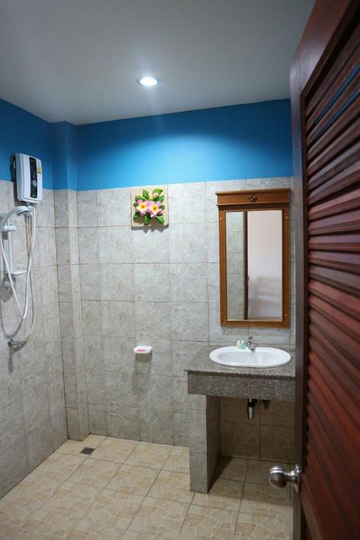 Phumin Apartment - Deluxe King Room