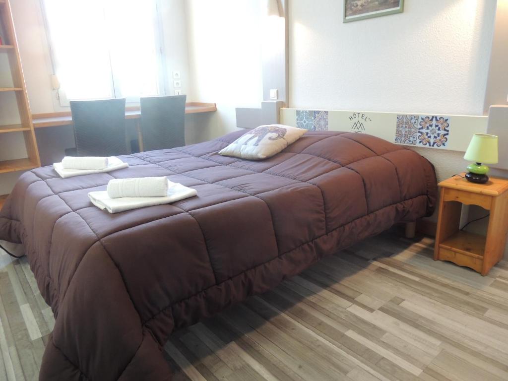 Postel nebo postele na pokoji v ubytování Hôtel de La Vallée
