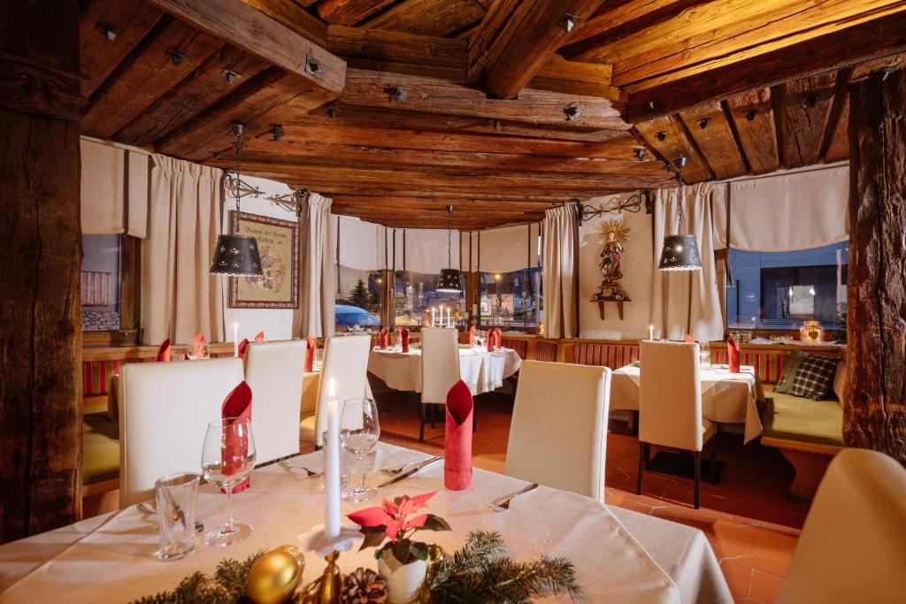 Restaurace v ubytování Hotel Kögele mit Restaurant bei Innsbruck Axamer Lizum