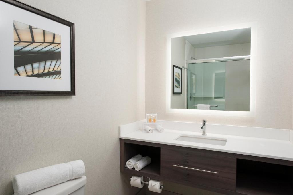 Holiday Inn Cleveland Clinic, an IHG Hotel - 