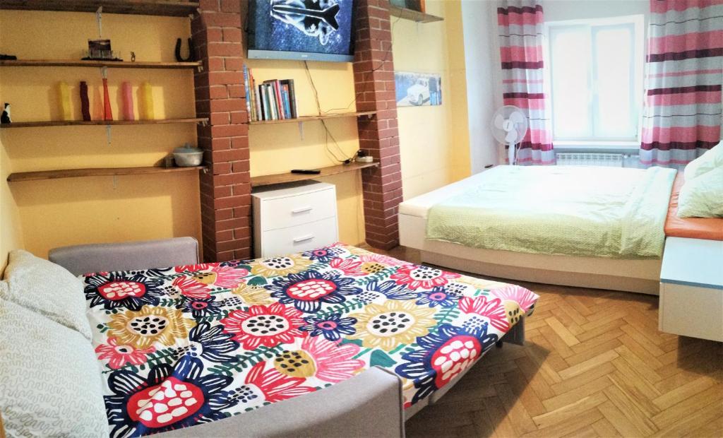 Кровать или кровати в номере Rynek Starego Miasta Old Town Market Square - 2 bedrooms apartment