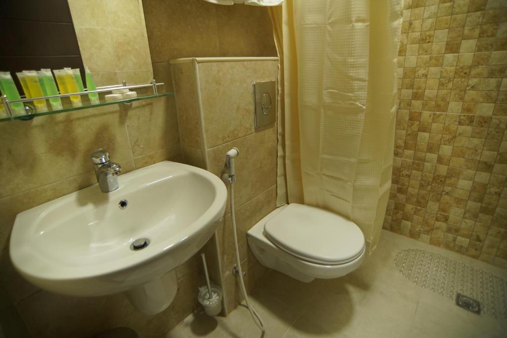 Koupelna v ubytování Petra Aretas Hotel