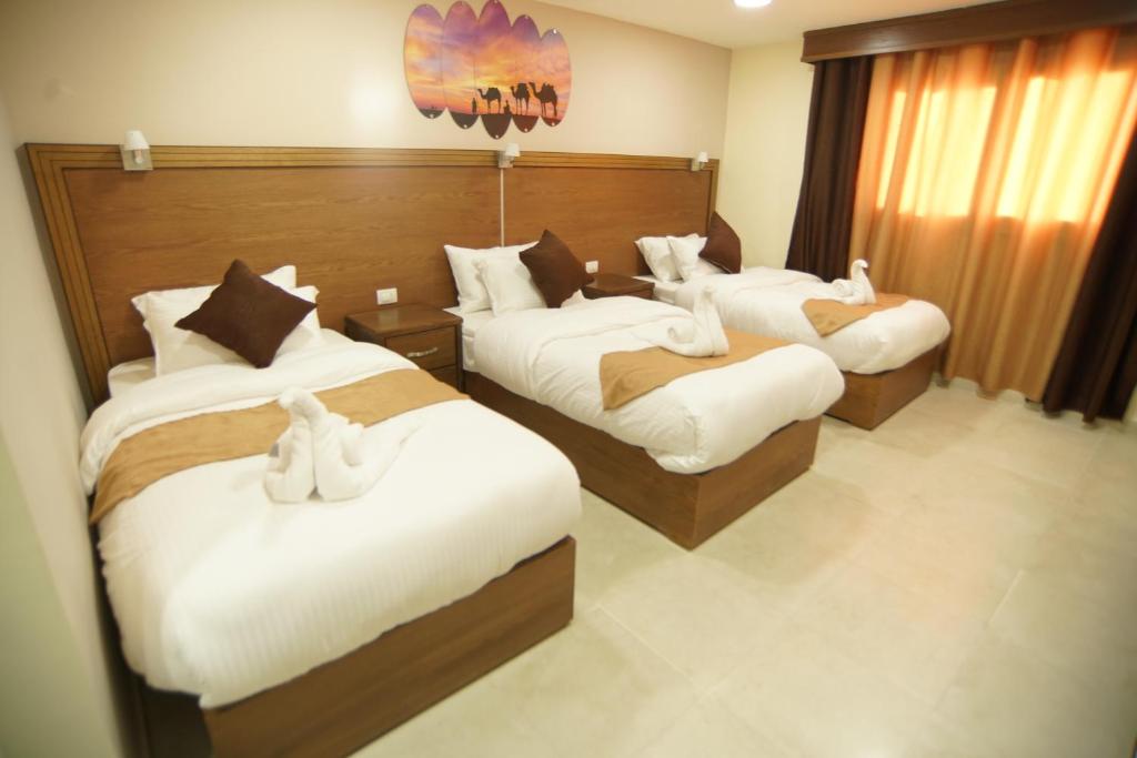 Postel nebo postele na pokoji v ubytování Petra Aretas Hotel