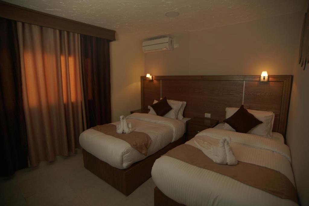 Postel nebo postele na pokoji v ubytování Petra Aretas Hotel