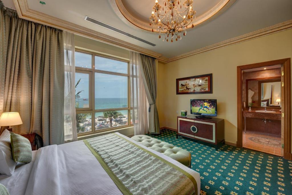 Postel nebo postele na pokoji v ubytování Sahara Beach Resort & Spa
