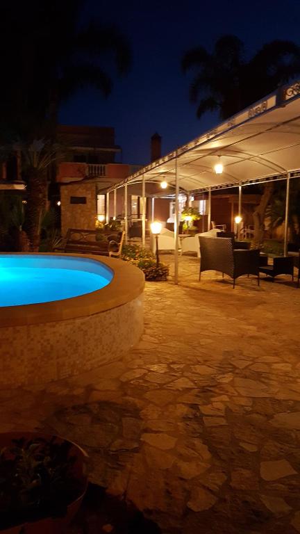 Basen w obiekcie B&B Villa Anastasia Club lub w pobliżu