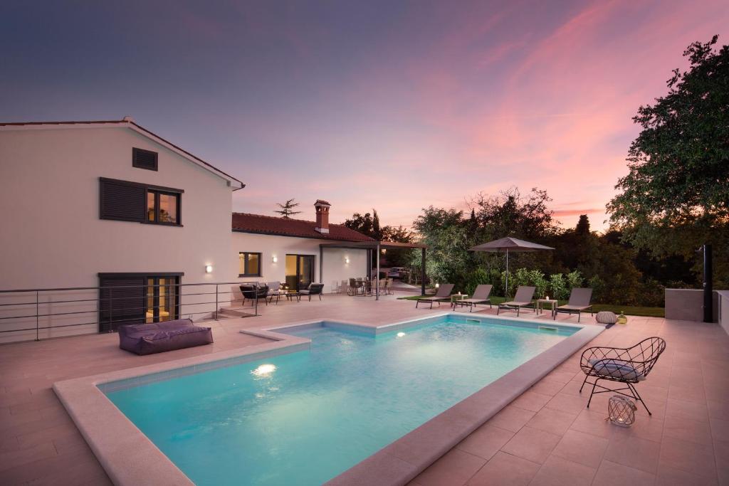 VILLA del SOL with large garden perfect for families