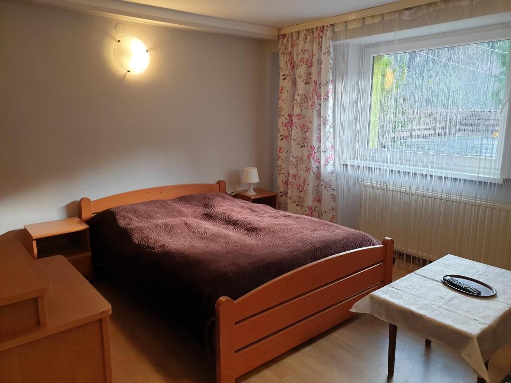 Postel nebo postele na pokoji v ubytování Alaska