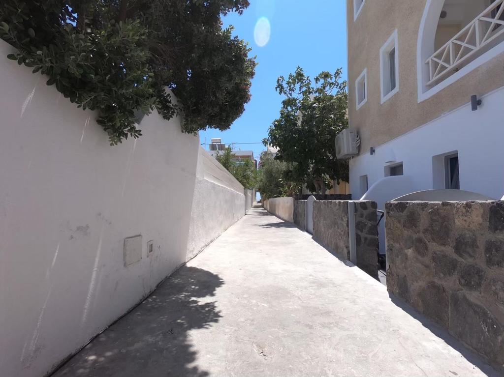 Το κτήριο όπου στεγάζεται  το ξενοδοχείο διαμερισμάτων