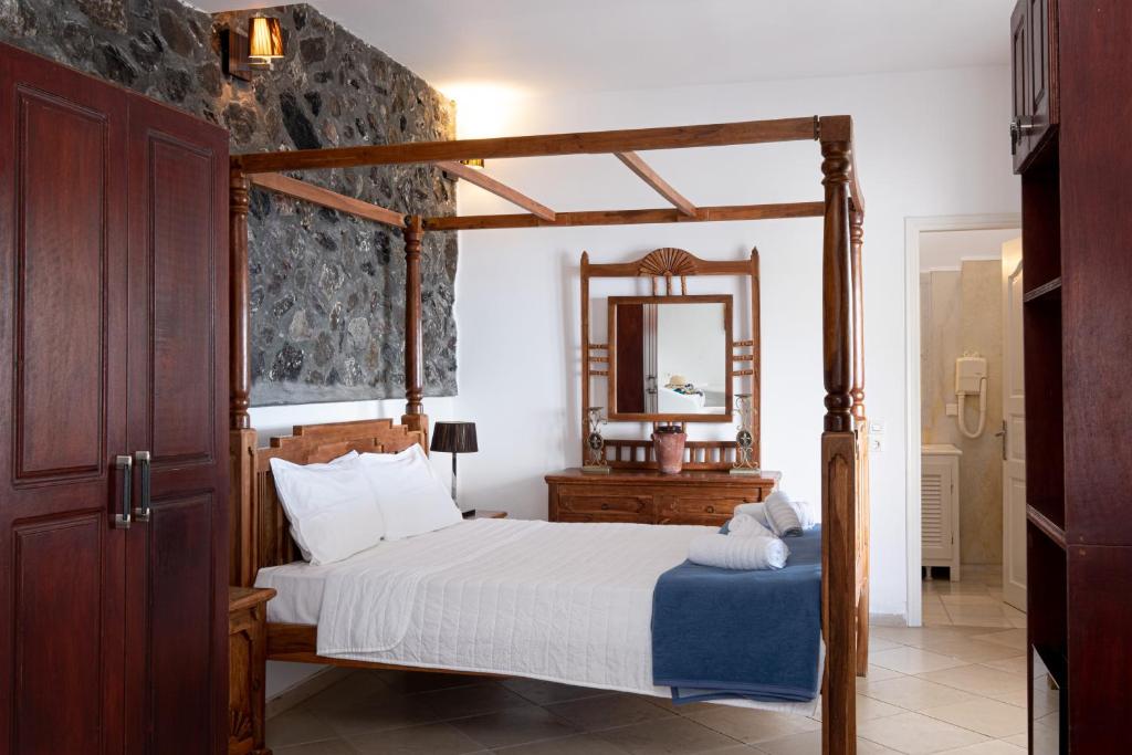 
Executive Family Room with Caldera View	
