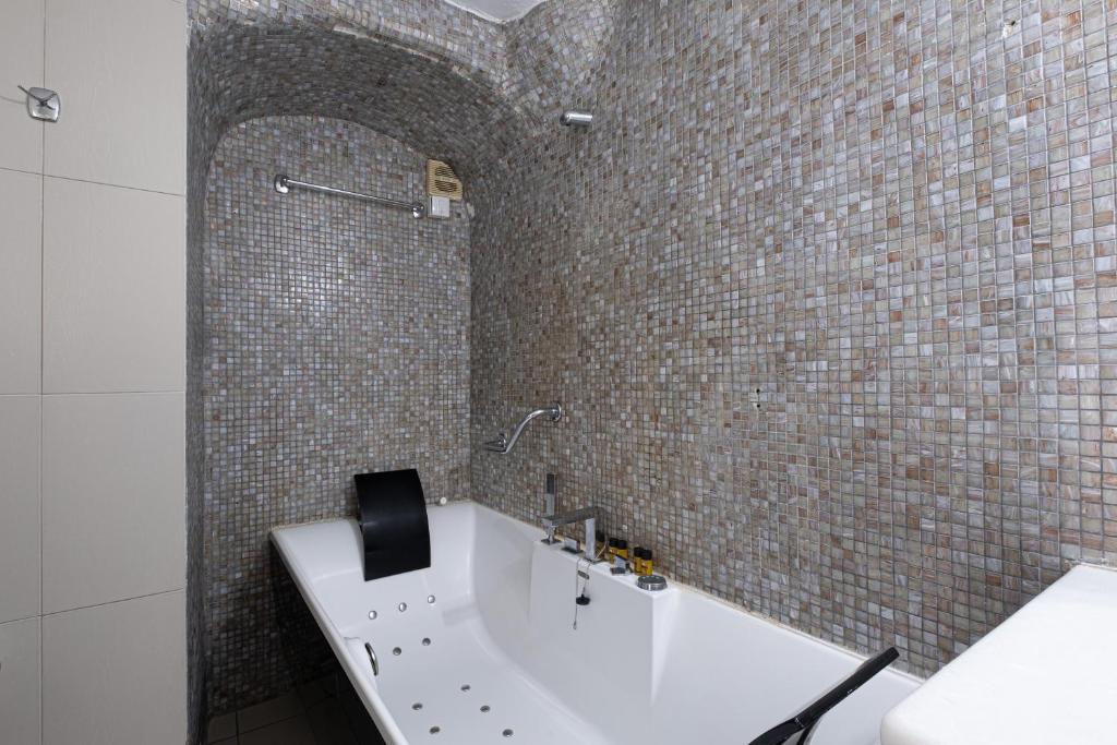 Loucas on the Cliff - Resim 35