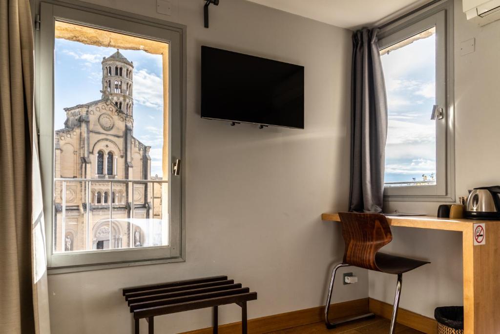 TV a/nebo společenská místnost v ubytování Boutique Hôtel Entraigues