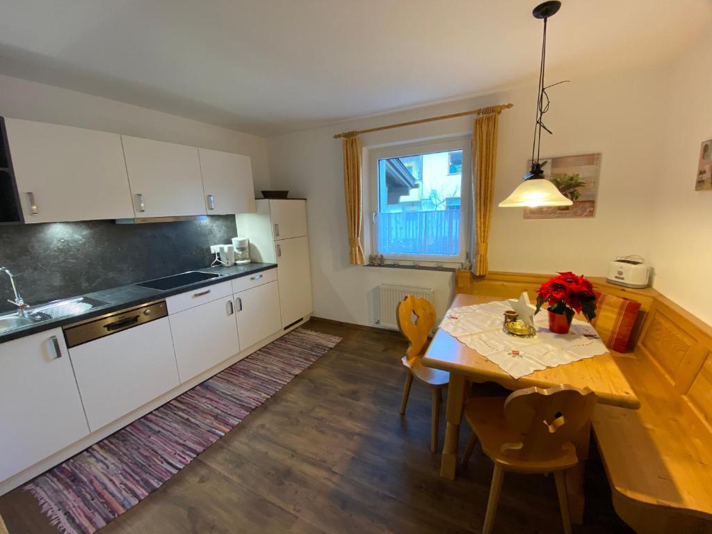 Kuchyňa alebo kuchynka v ubytovaní Haus Waldheim und Dependance