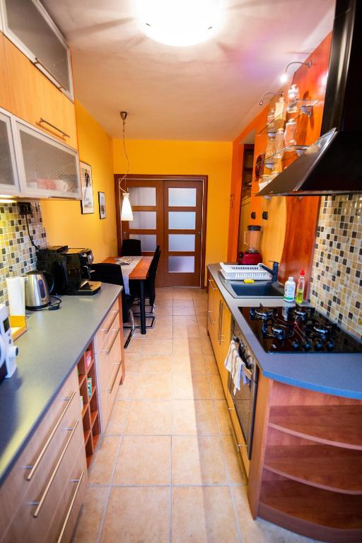 Kuchyňa alebo kuchynka v ubytovaní Apartman Orlie Pierko - Tatranska Lomnica